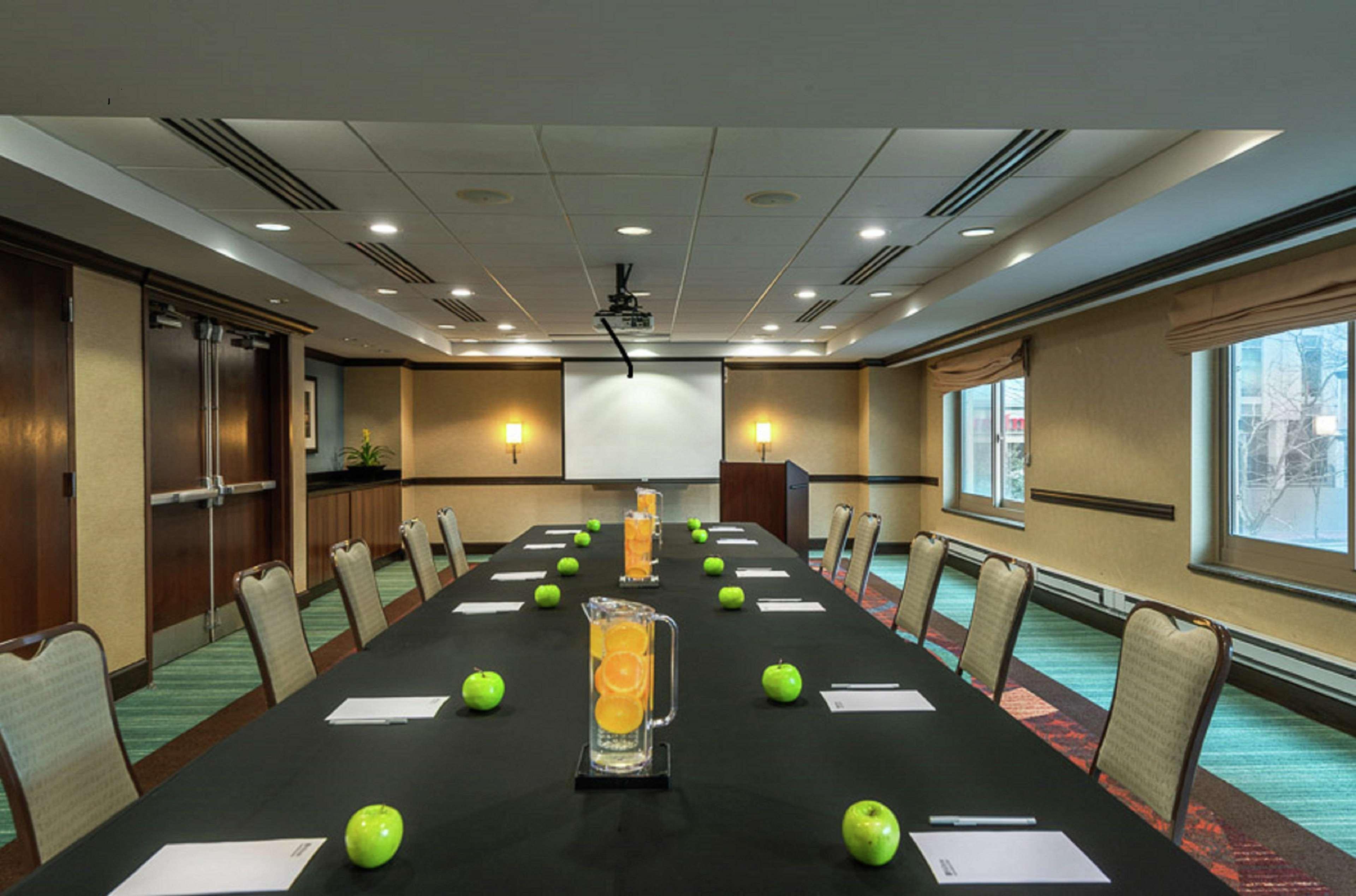 Hilton Garden Inn Bethesda Downtown מראה חיצוני תמונה