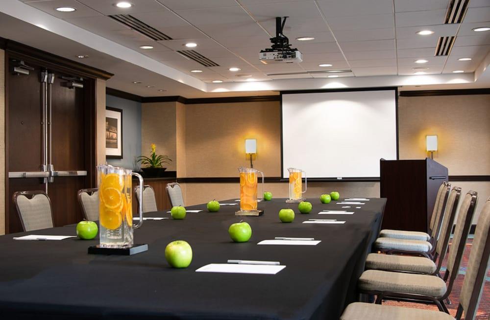 Hilton Garden Inn Bethesda Downtown מראה חיצוני תמונה
