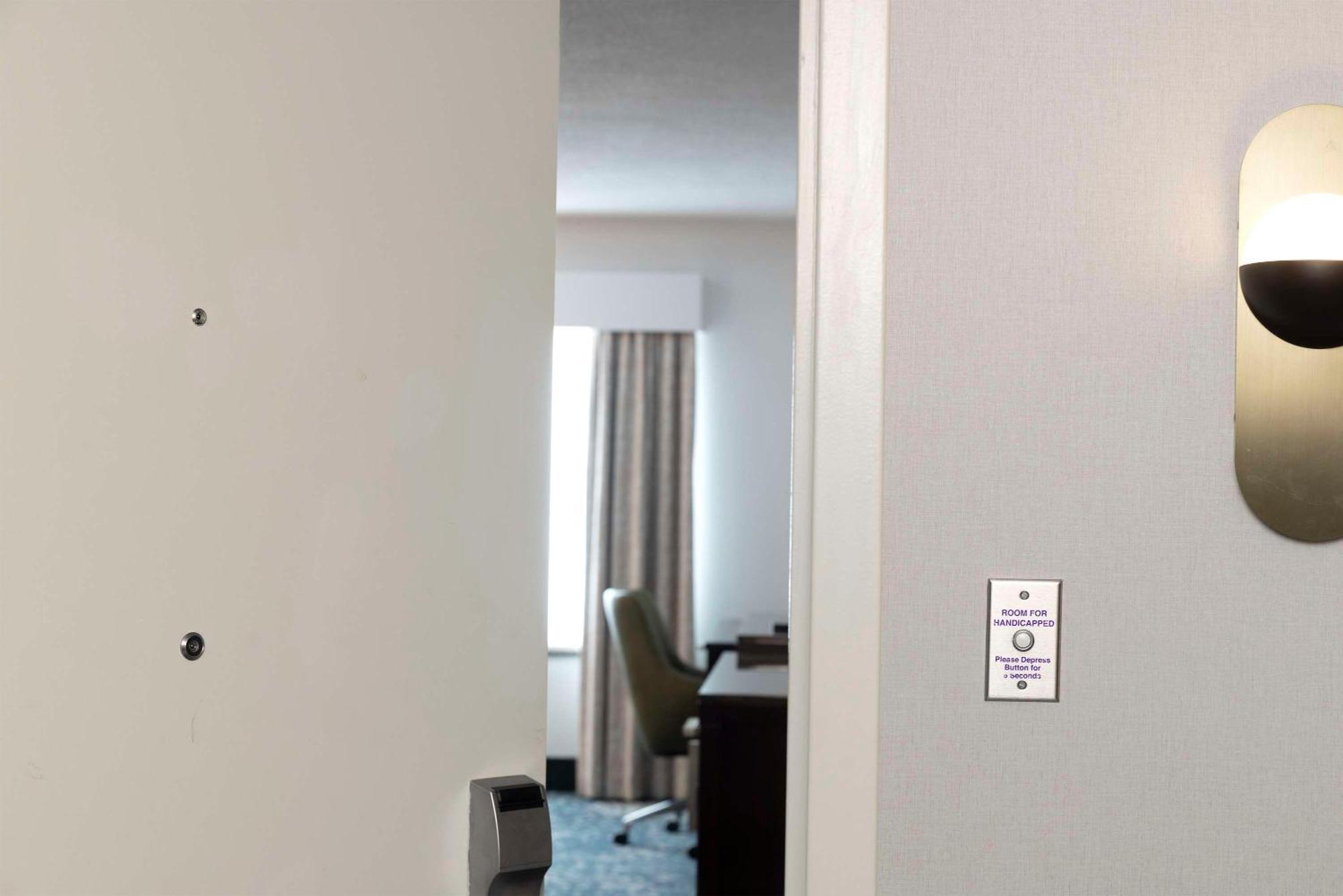 Hilton Garden Inn Bethesda Downtown מראה חיצוני תמונה