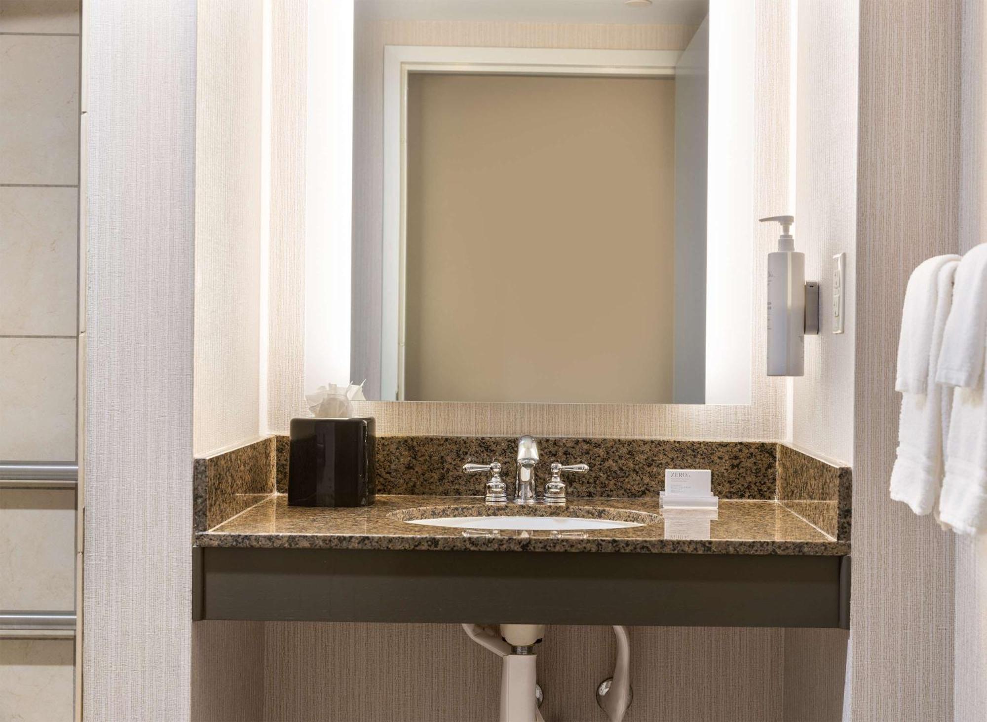 Hilton Garden Inn Bethesda Downtown מראה חיצוני תמונה
