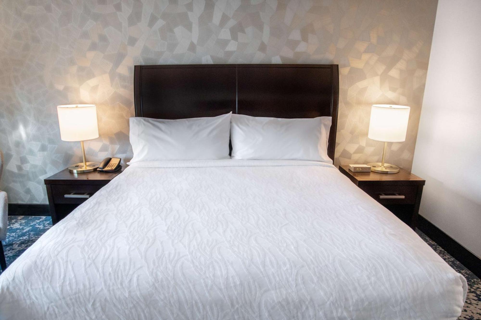 Hilton Garden Inn Bethesda Downtown מראה חיצוני תמונה