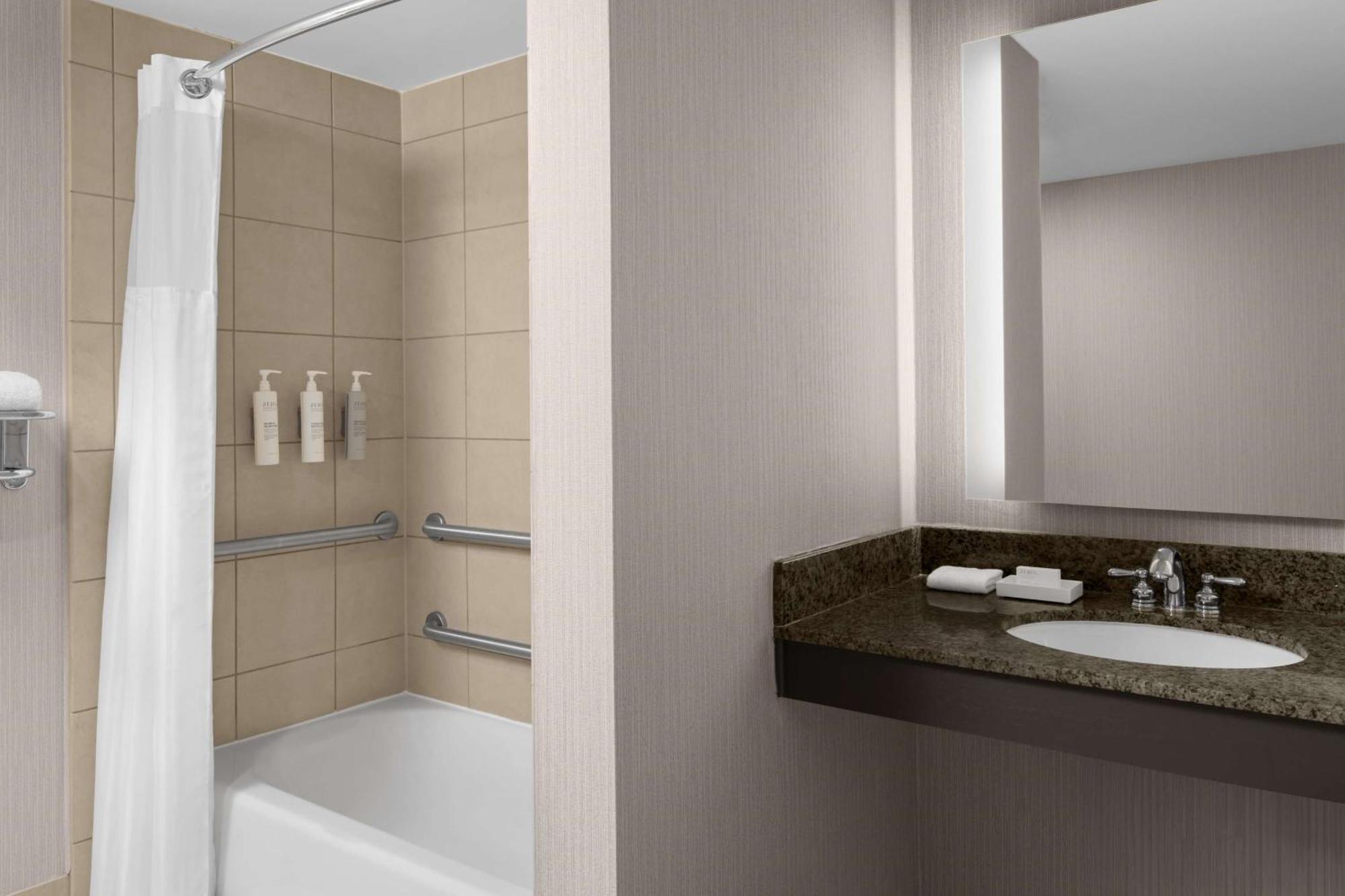 Hilton Garden Inn Bethesda Downtown מראה חיצוני תמונה
